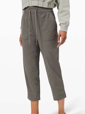 Lululemon Beyond the Studio Crop - Sz 6